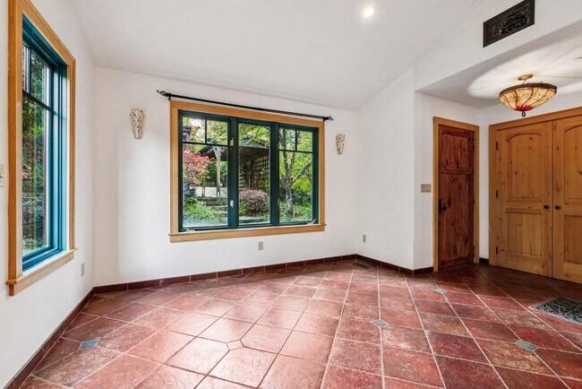 Foto del edificio - 385 Moraga Ave