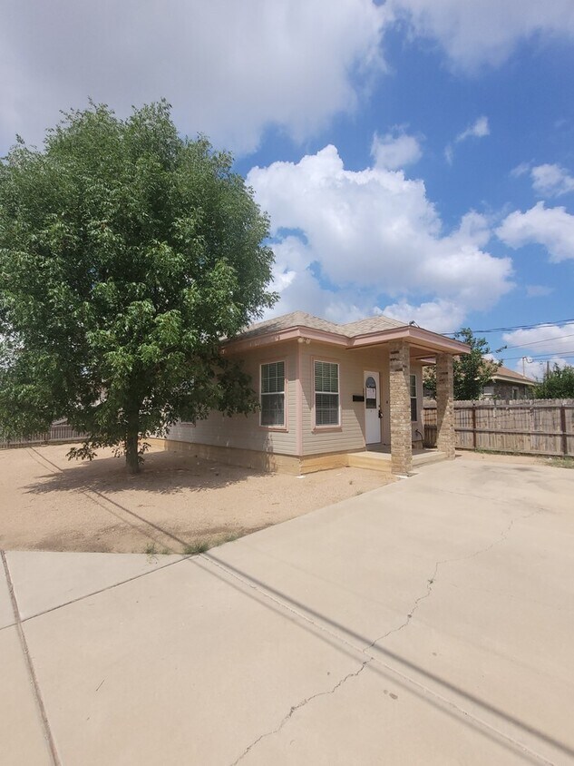 Foto principal - 1 bed 1 bath duplex unit