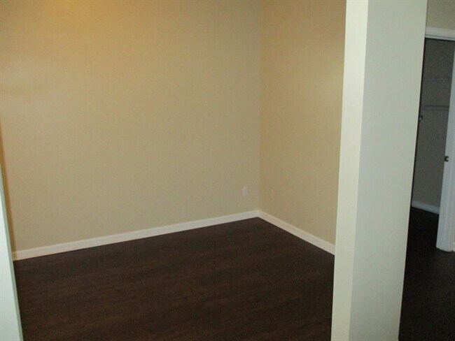 Building Photo - 10956 Acorn Park Dr E
