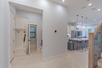 Building Photo - 406 Fenn St