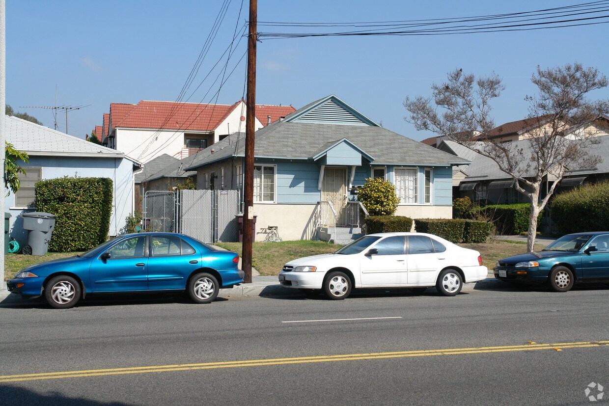 Building Photo - 1001 E Chevy Chase Dr