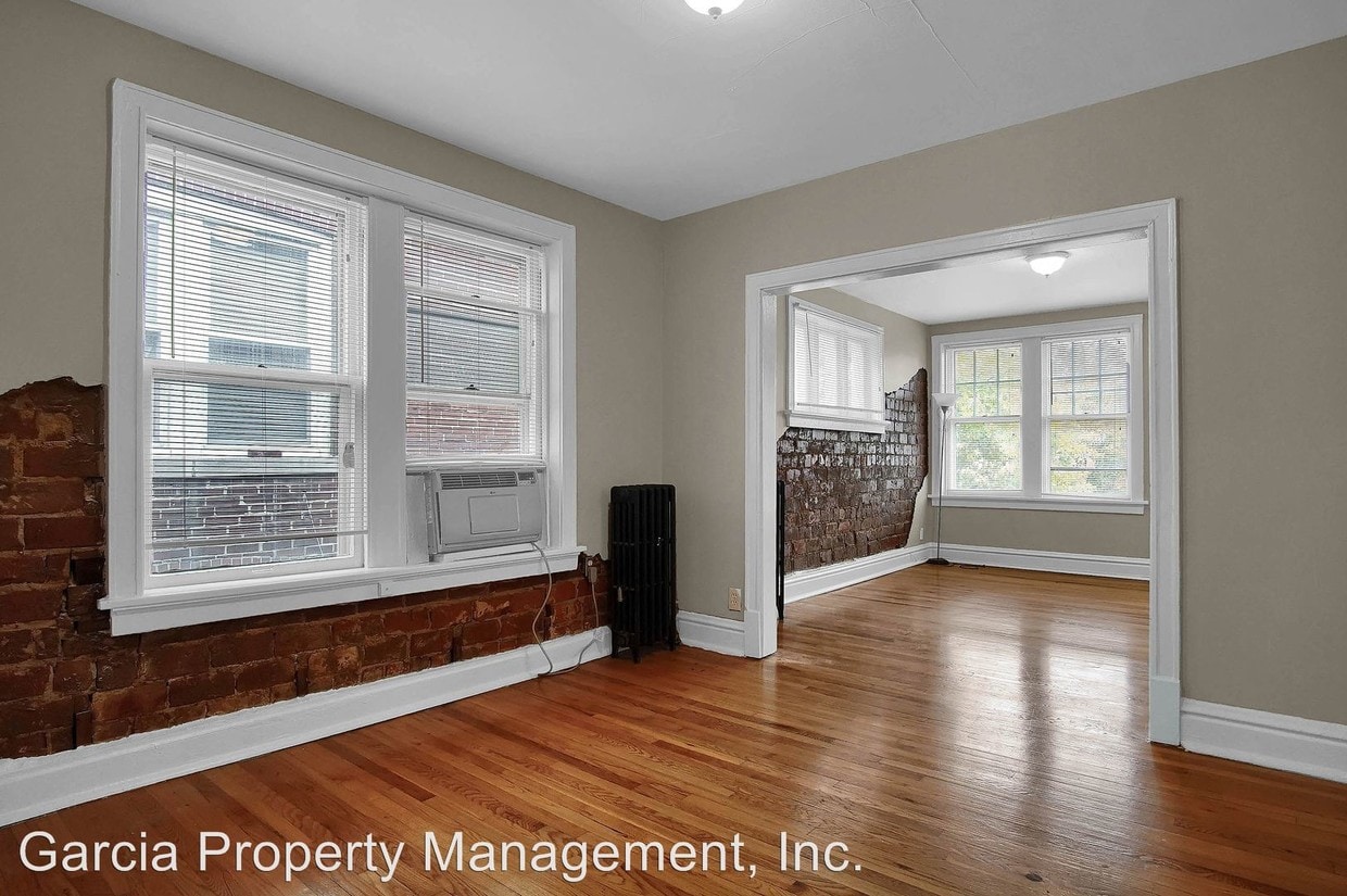 Primary Photo - 5018-5020 Pernod Ave
