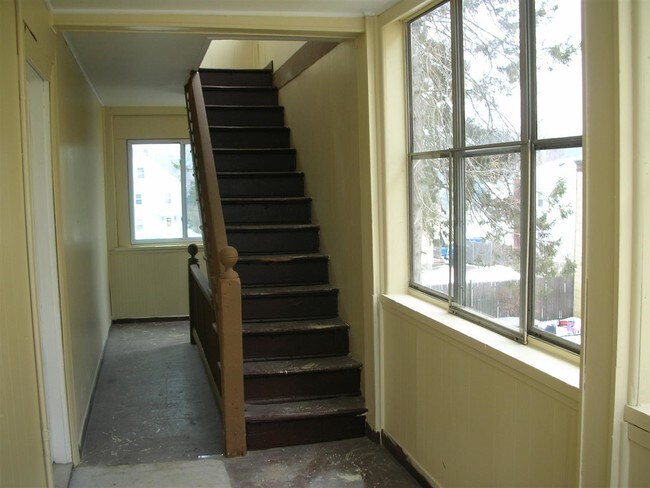 Building Photo - 297 Bartlett St