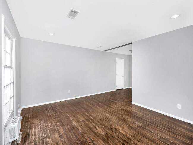 Foto del edificio - Newly renovated 3 bed/2 bath brick home