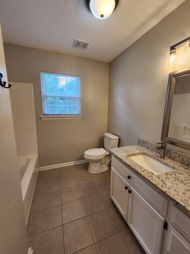 Foto del edificio - Southern Comfort Oasis: 3BR/2BA Rental Home in Valdosta, GA