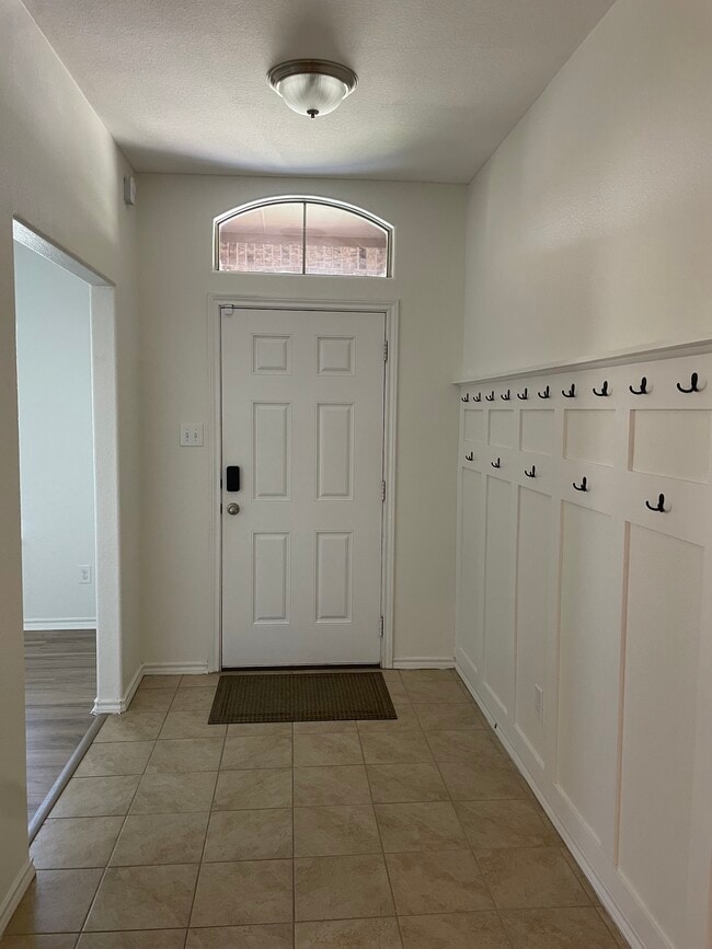 Entrance - 246 Oaklawn Dr