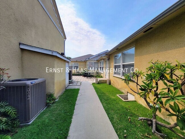 Building Photo - Charming 2 Bedroom Duplex Home with Recent...