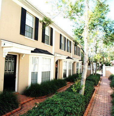 Condominios de casas adosadas en Stanford - 310 S Gomez Ave
