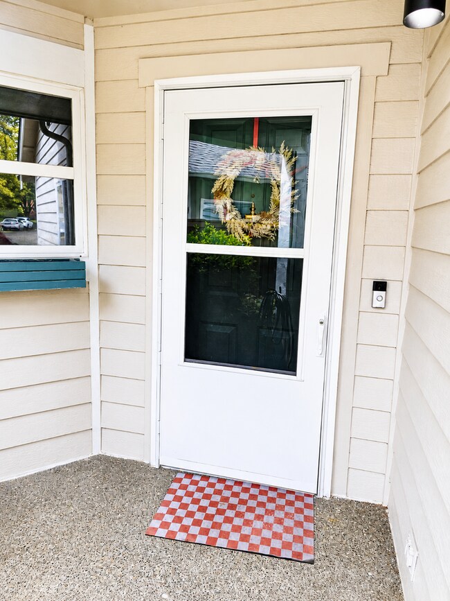 Building Photo - Must See 3 BED/2.5 Bath Lacey Home Available 7/1/26! Close to JBLM!!!