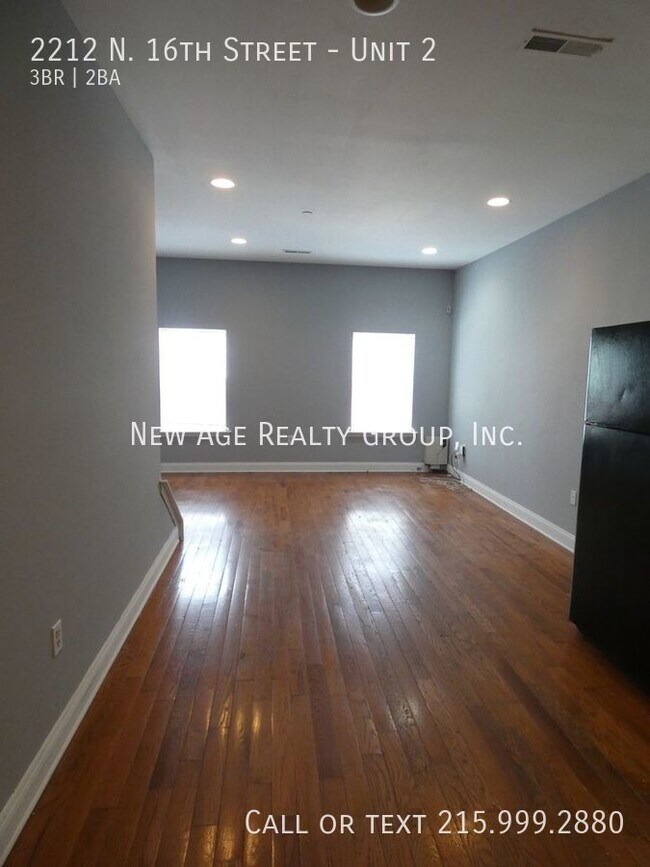 Foto del edificio - Bi-Level Four Bedroom Apartment In Temple ...