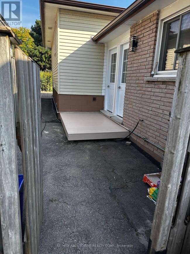 Building Photo - 597 Upper Paradise Rd