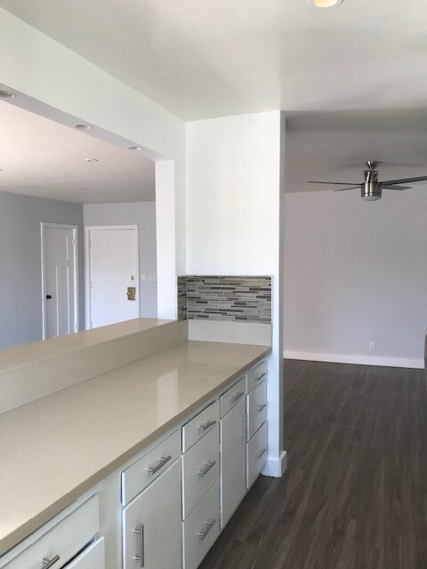Interior Photo - TARZANA 6170