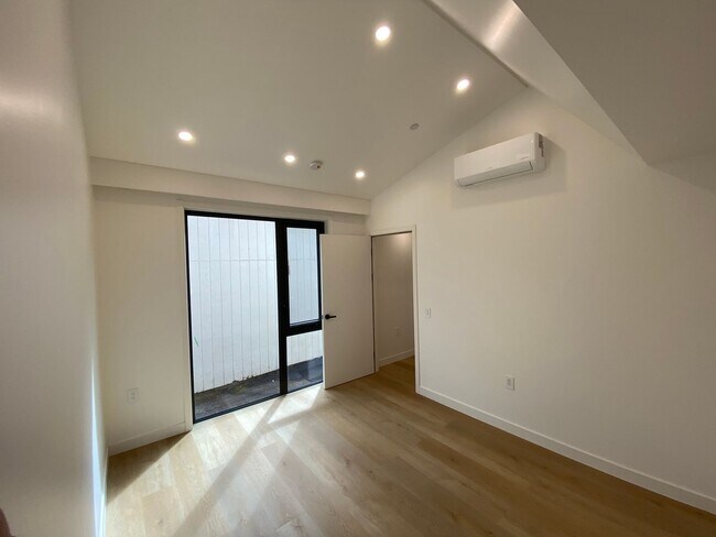 Foto del edificio - Brand New Never Lived In 2 Bedroom 2 Bathroom Home