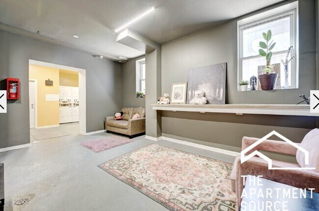 Foto del edificio - 1627 N Humboldt Blvd