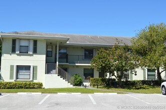 Building Photo - 301 Sabal Ridge Cir