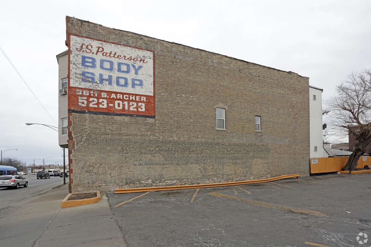 Building Photo - 3613 S Archer Ave