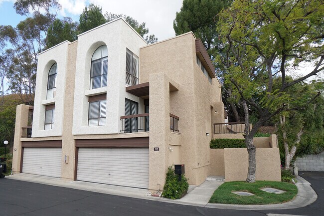 Frente - 712 Vallejo Villas
