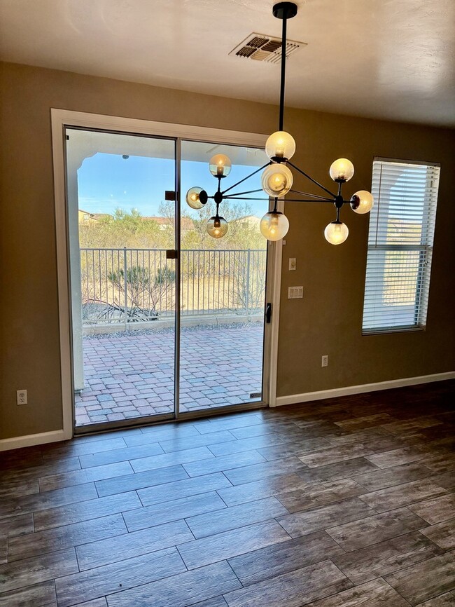 Building Photo - Sahuarita FIVE bedroom/ three bath