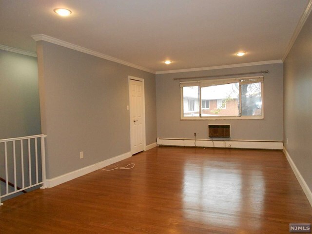 Building Photo - 1319 Anderson Ave Ave