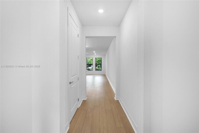 Foto del edificio - 8353 NW 7th Pl