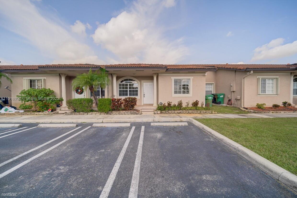 3 br, 2 bath Townhome - Cazadores Sub - Townhome Rentals in Miami FL ...