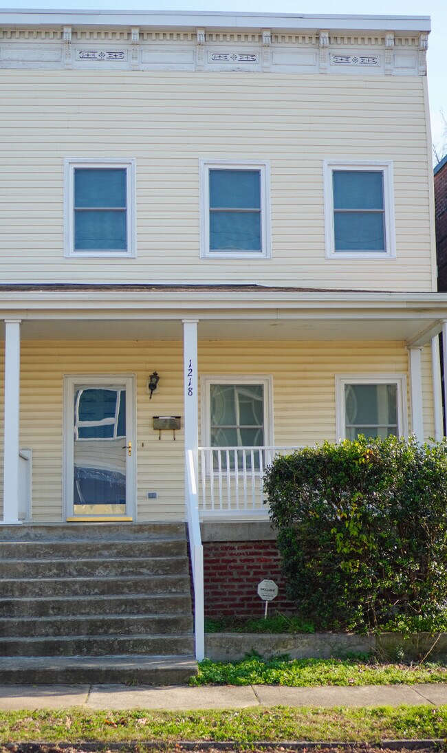 Foto del edificio - 1218 Bainbridge St