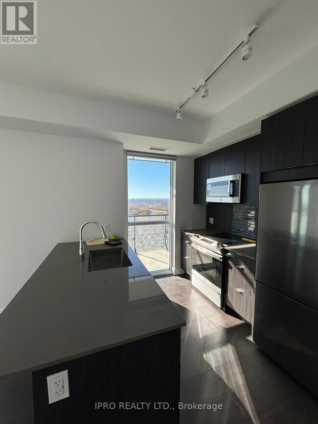 Building Photo - 4130-4130 Parkside Village Dr