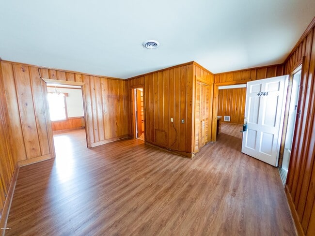 Building Photo - 4741 Hathaway St