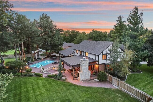 Foto del edificio - Luxury 5-Bedroom Home with Pool, Hot Tub &...
