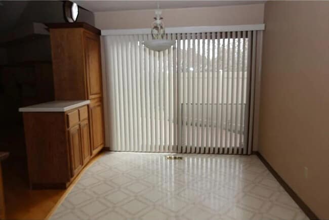 Building Photo - Massive 4 Bedroom 3 bath home