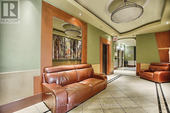 Photo du bâtiment - 5949 Yonge St