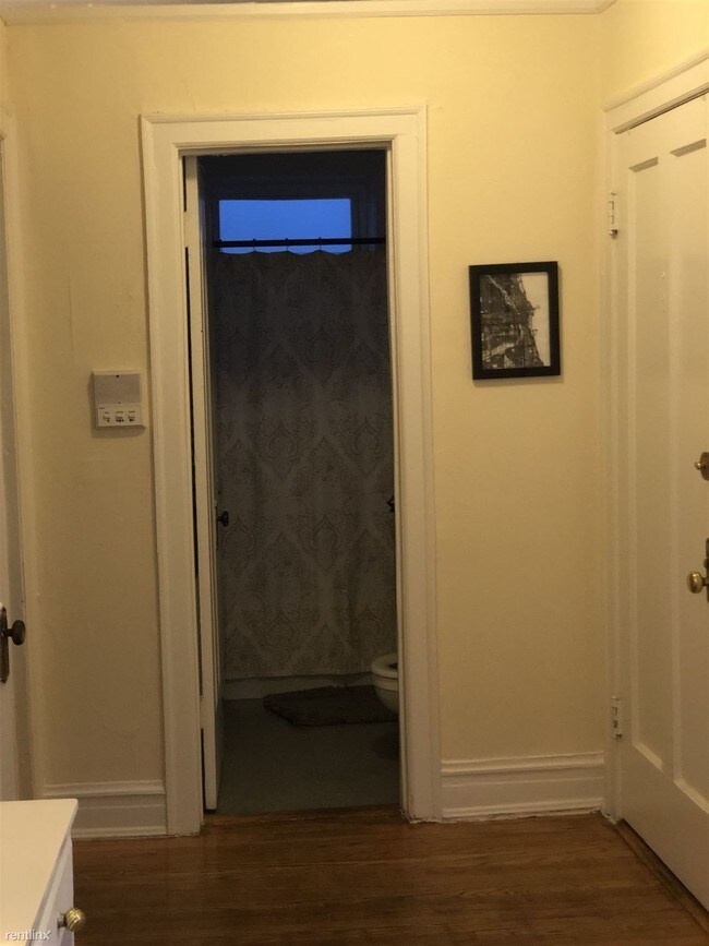 Building Photo - 1 br, 1 bath Apartment - 2816 N Cambridge Ave