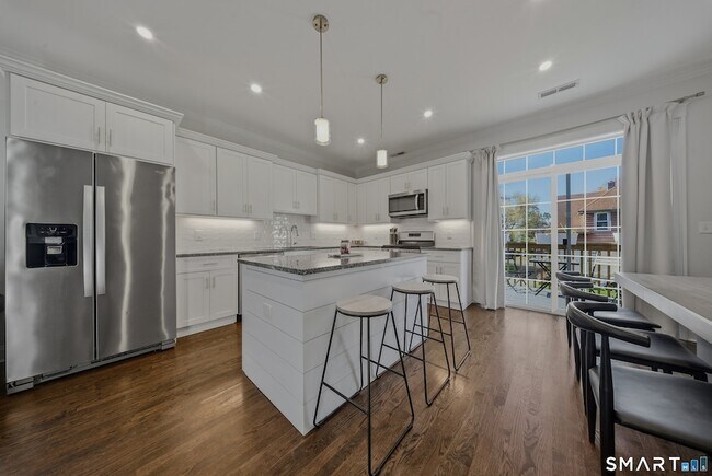 Foto del edificio - 145 Brentwood Ave