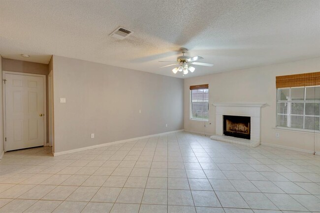Foto del edificio - 1807 Timber Ridge Dr