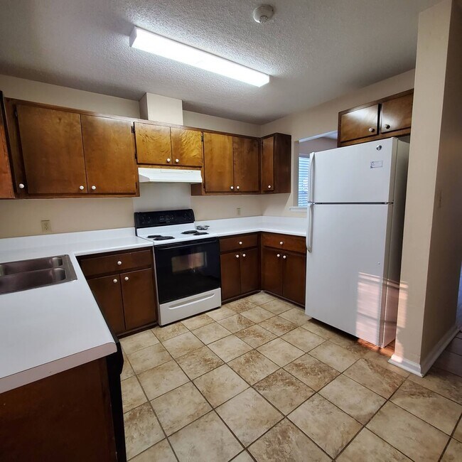 Foto del edificio - Modern Duplex Living in Georgia - 2Bed/2.5Bath with Convenient Amenities