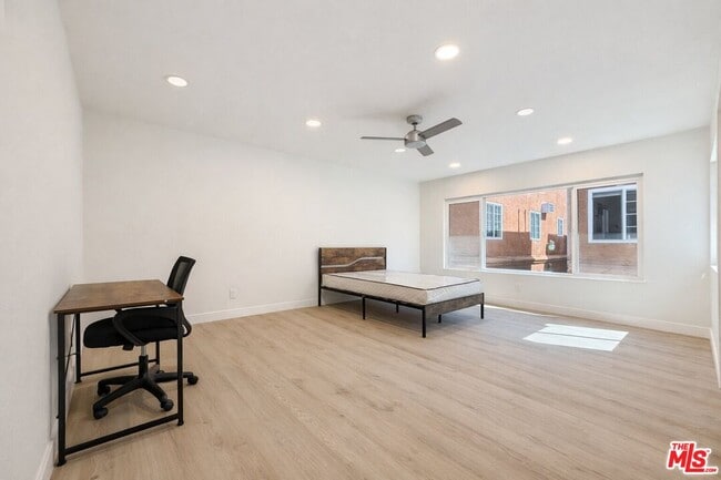 Foto del edificio - 1189 W 36th Pl