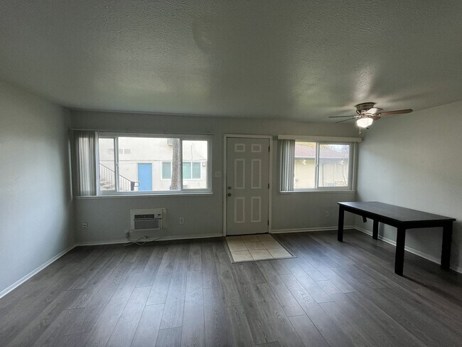 Building Photo - Quaint 2 bedroom apartment in Arden