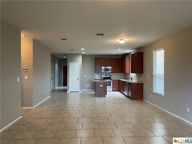 Building Photo - 2950 Sawmill Ln
