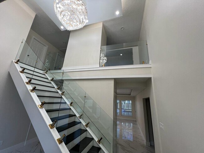 Building Photo - 3203 Country Club Blvd
