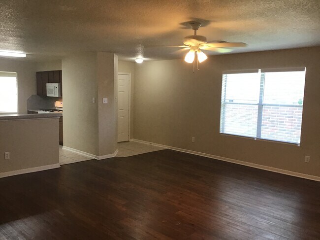 Foto del edificio - 5602 Darby Square Trl