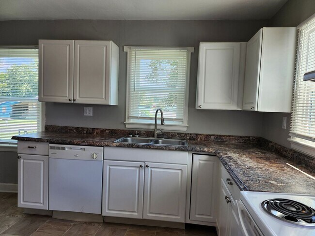 Building Photo - Coming Soon - 2 Bedroom 1 Bath home in East Ridge, TN