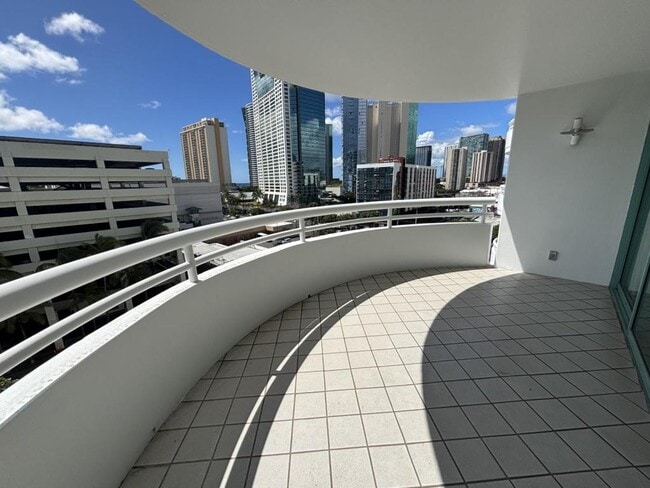 Foto del edificio - 1341 Kapiolani Blvd