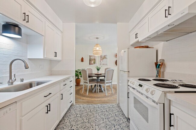 Foto del edificio - Desirable San Roque Condo