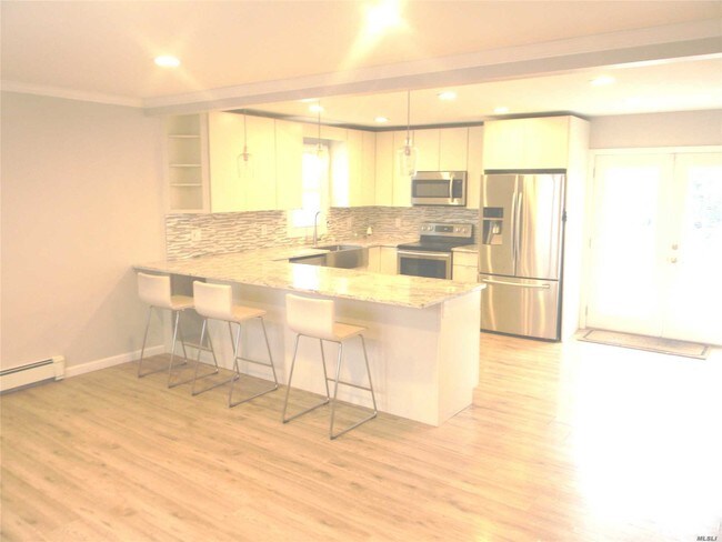 Foto del edificio - 646 Stewart Ave