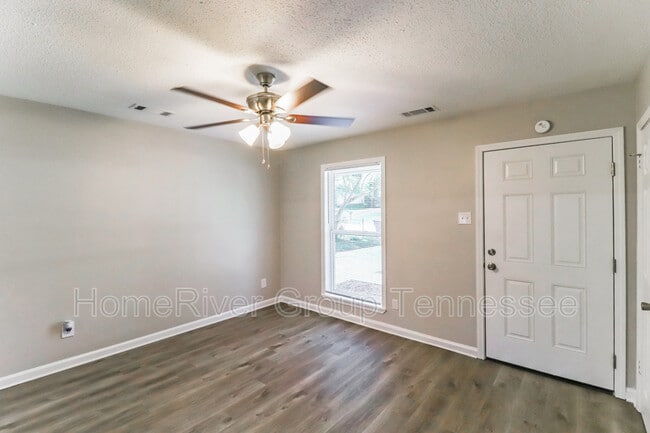 Building Photo - 3075 Normandy Dr