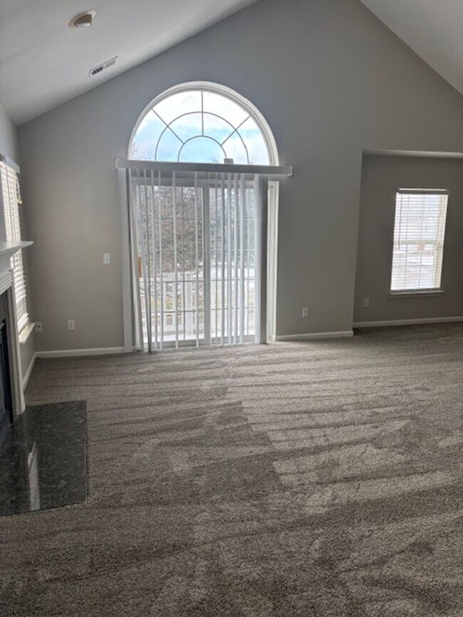 Foto del edificio - BEAUTIFUL 2 BEDROOM 2 BATH CONDO!