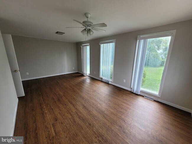 Building Photo - 1043 Welsh Dr