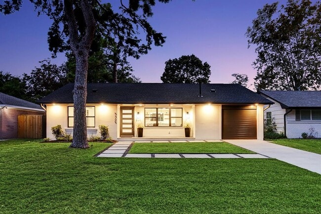 Building Photo - 5325 Viking Dr