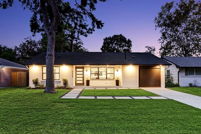 Foto del edificio - 5325 Viking Dr