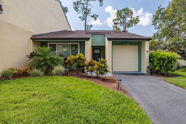 Building Photo - Vacation, Furnished, Townhome 2 Bed/ 1.5 B...